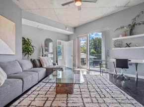 Lovely 2Bdrm 2Bath Thorton Park Condo with secure parking